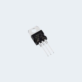 منظم جهد 5 فولت LM7805 IC Voltage Regulator