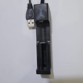 USB BATTERY CHARGER -ONE battery 3.7 v- SMALL AND LARGE 18650